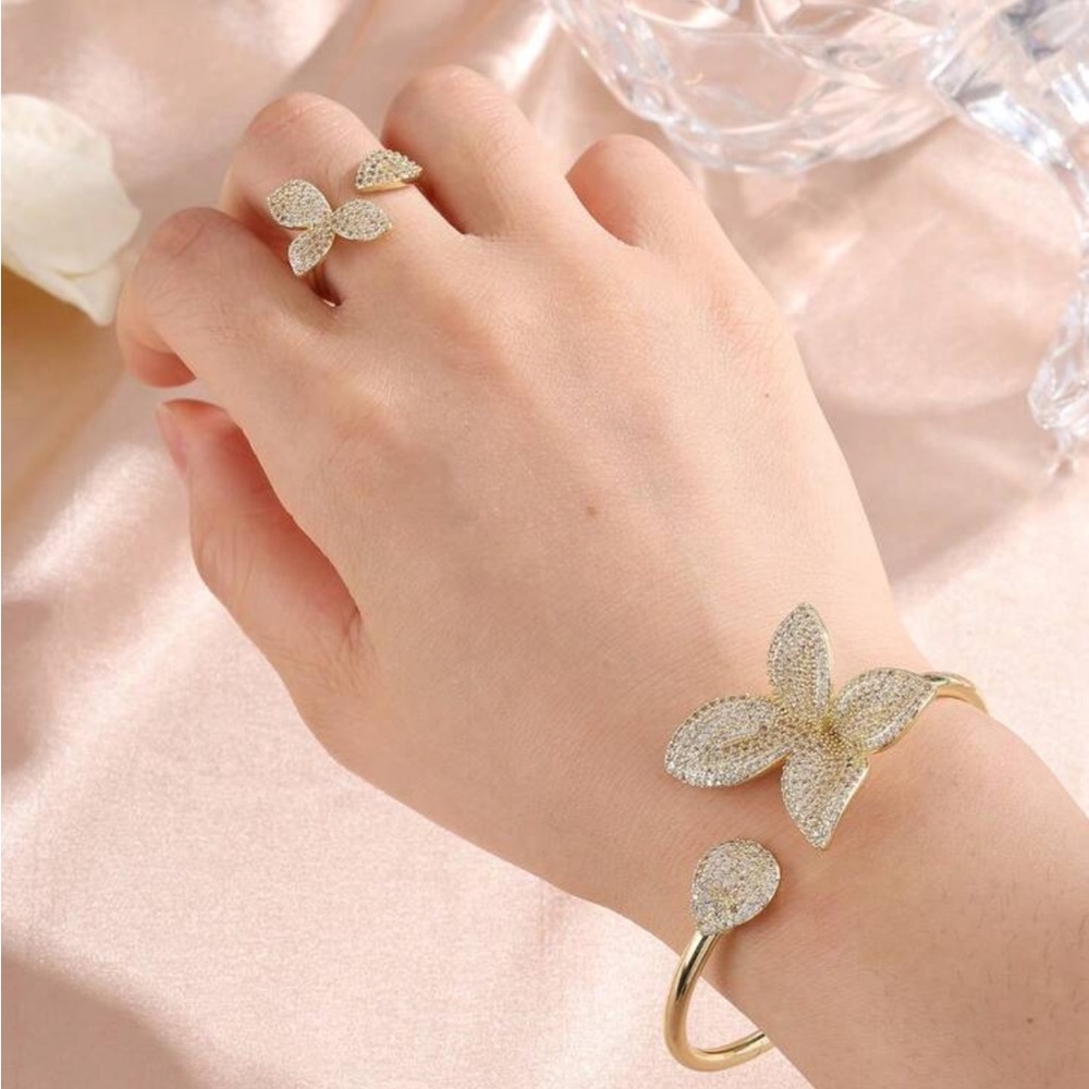 New Gold Butterfly Bracelet And Ring Set